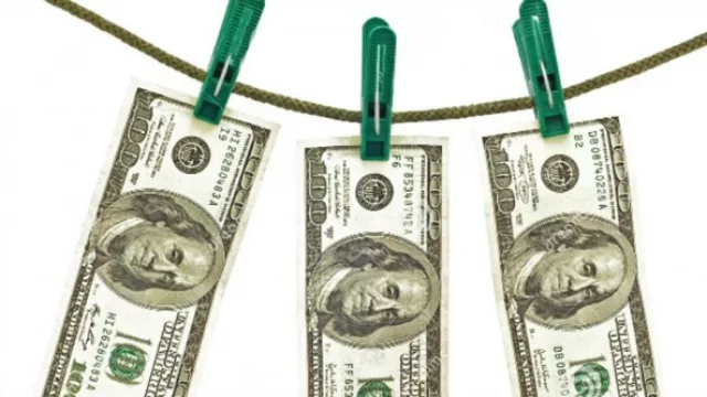 Cortitas y al pie (del blanqueo a otros temas)