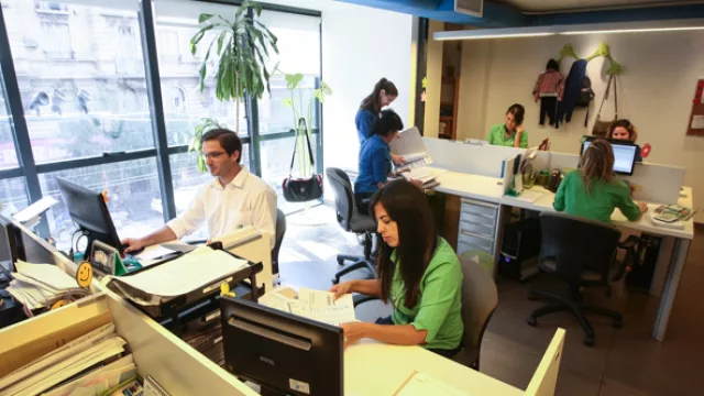 La liquidación de sueldos se realiza en el segundo piso del edificio de Consultores.