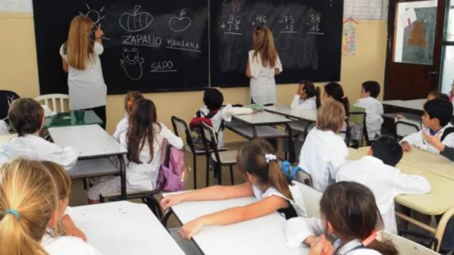 Por paros docentes en los últimos diez años se dictaron 400 horas menos de clases