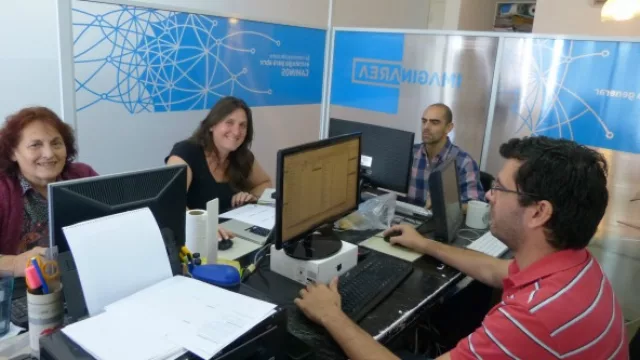En Imagenarea trabajan con una red de profesionales a los que convocan para proyectos, y mantienen el staff de 5 en el día a día.