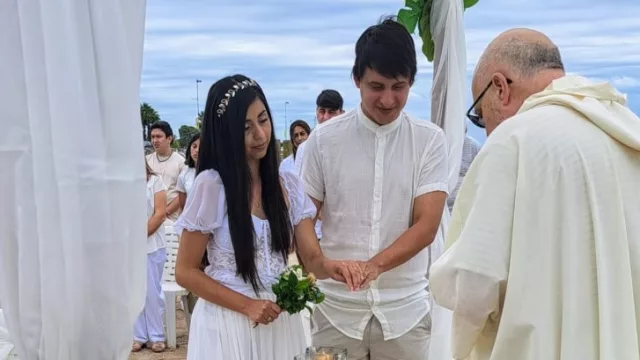 Recorrieron más de 700 km para cumplir el sueño de casarse frente a “la Mar”