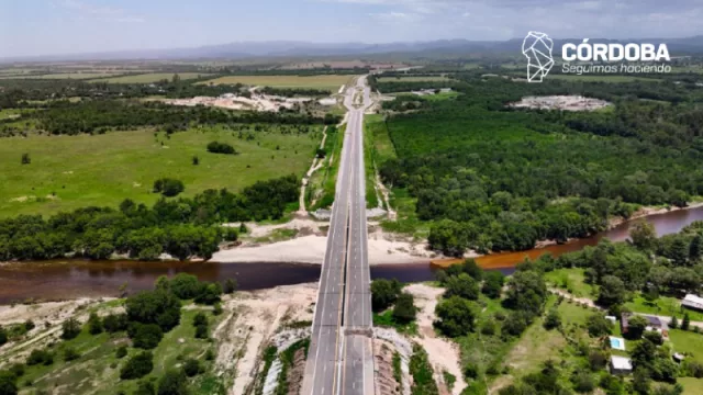 Llaryora inauguró las autovías Calamuchita y Punilla