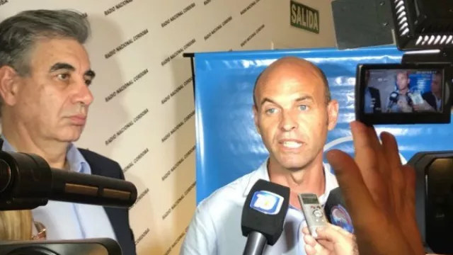 A la “Revolución de los Aviones” de Dietrich le falta… ¡aviones! (ojo con eslogans como “Pobreza 0”)