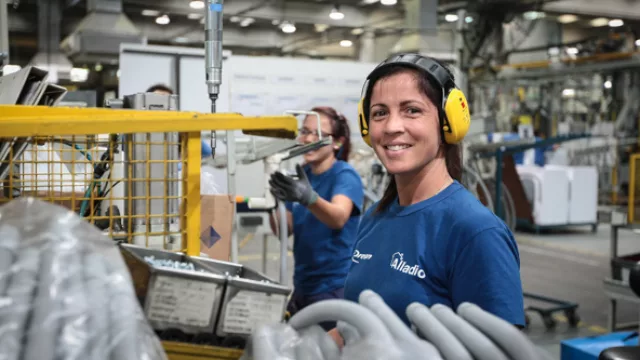 De los casi 1.500 empleados, un 14% son mujeres.