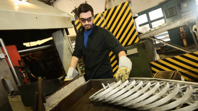 Alladio es una fábrica completa. Desde la matricería hasta el packaging -pasando por la fundición- todo se realiza en la planta.