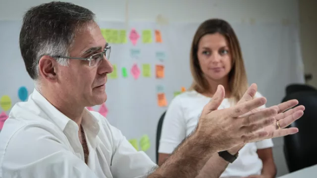 Agustín Roberi, gerente de Marketing, y Sandra Moncada, la nueva responsable de las relaciones con la prensa. 