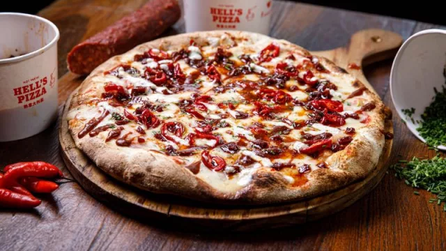 Hell’s Pizza cierra el año con promociones (picantes) y algunas novedades (nuevos desembarcos)