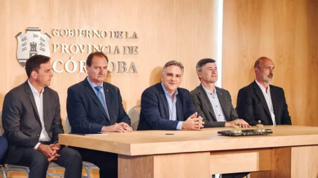 Passerini acompañó a Llaryora en la presentación del “I Foro Internacional de Automotriz de la Provincia de Córdoba”