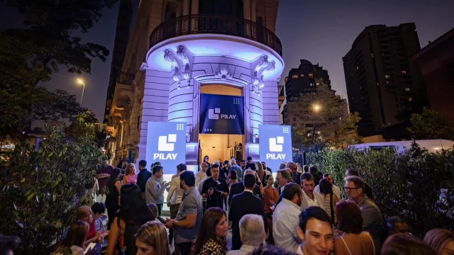 Corte de cintas para la nueva oficina de Pilay en la esquina Trejo e Yrigoyen.