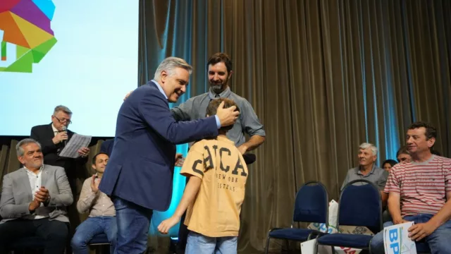 Llaryora anunció que el  98% de los impuestos al campo volverán en obras de infraestructura (entregaron $ 140.000.000 por Buenas Prácticas)