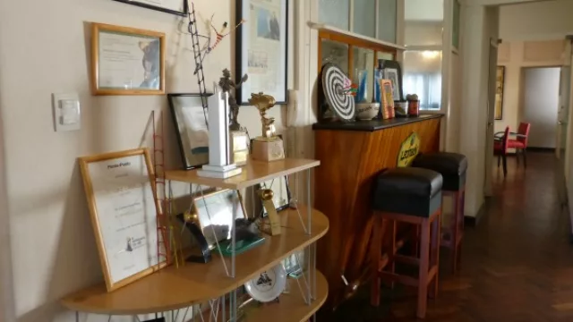 La oficina de la agencia se ubica en el 5° Piso de Bolivar 23 y sus espacios son muy amplios y luminosos.