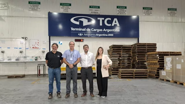 No viene en tren (ni en camión), viene en avión: Renault reactiva la logística aérea para su planta de Córdoba