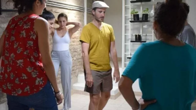 Del escenario a tu pyme (un actor lleva herramientas lúdicas a tu empresa para potenciar el trabajo en equipo)