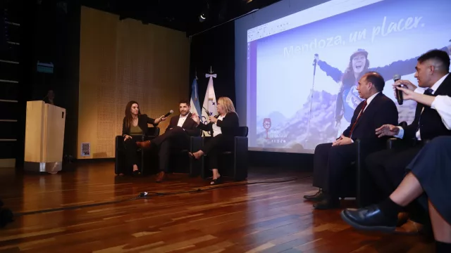 Mendoza participó del lanzamiento nacional de la temporada de verano 2024-2025