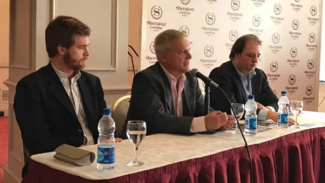 Nicolás Massot (Diputado-PRO), Grabriel Frizza (intendente de Jesús María) y Pacho Umbert (titular MPM), ayer en el Sheraton. (Foto: prensa intendencia Jesús María).