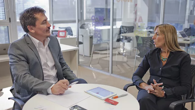 Estamos con un nivel de apertura de 2 sucursales por mes, porque no todo es online.