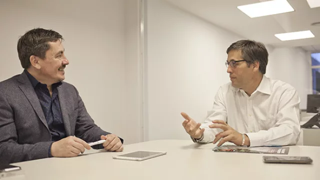 El exámen clínico tarda una hora y media, con 40 fotos profesionales, y ahora también estamos haciendo videos en 360º.