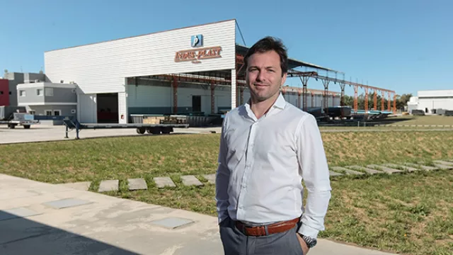 La planta de Carlos Paz les permite hacer 3.000 piscinas al año; con Malagueño suman capacidad para otras 6.000.