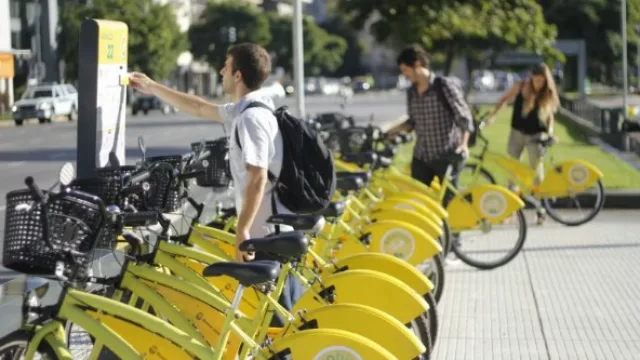 Antes que bicicletas públicas, hay que ordenar el tráfico, dice