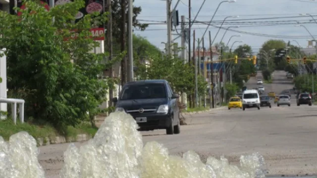 “Ríos de mierda en la ciudad” (de la problemática -según Petete- a la solucionática -privatizar las cloacas-)