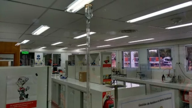 En el laboratorio se realizan los análisis que determinan que sean los residuos acordados entre la empresa y Geocycle.