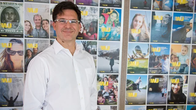 Pago Fácil originariamente era una empresa que estaba vinculada al grupo de Franco Macri, tenían el 75% y 25% era WU, pero hace más de 10 años que es 100% WU. 