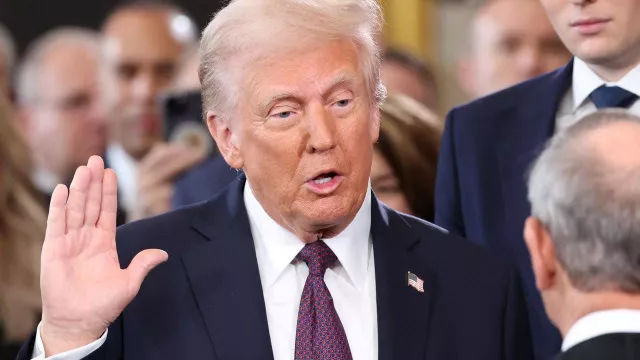 Donald Trump asumió oficialmente como el 47º presidente de EE. UU., por segunda vez,  y dio con  asertividad un resumido, poderoso y sólido discurso