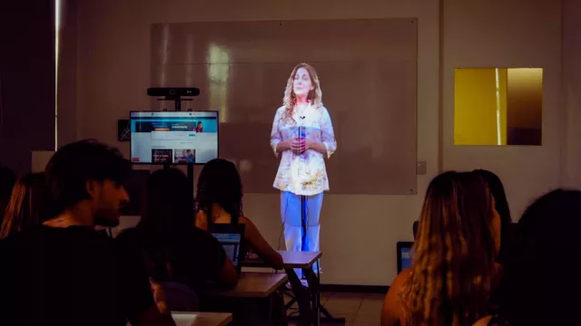 La Universidad Siglo 21 cambia las reglas del juego con docentes holográficos (y lleva la educación a otro nivel)