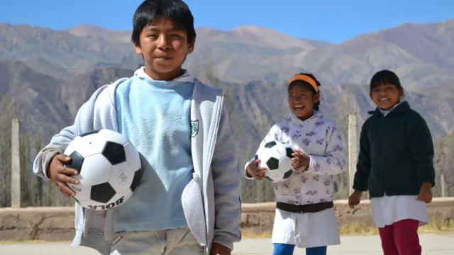 Netshoes lleva los productos solidarios FC Bola a todo el país