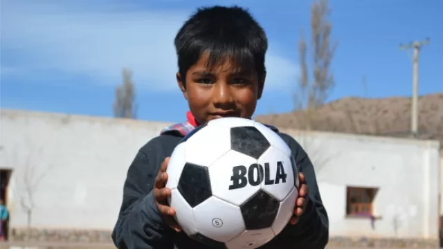 Netshoes se suma a a FC Bola para ayudar a quienes más lo necesitan.