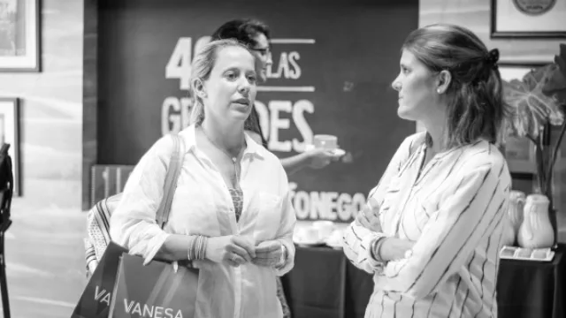 Yanina Brontvain, Gerente de Marketing y Comunicación, y Constanza Arzelan, Jefa de Comunicación, de Vanesa Durán.