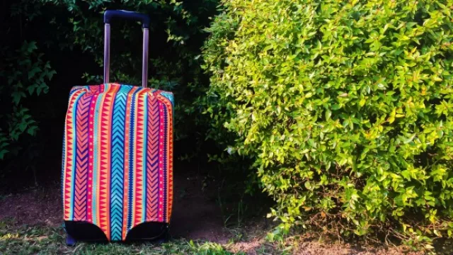 Sobre fundas de maleta más cara que las maletas, responde la emprendedora