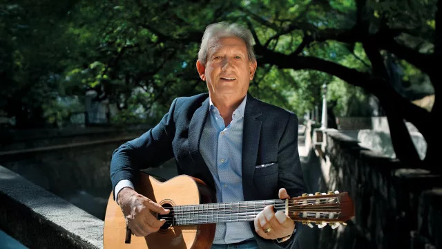 Quién es Héctor Laca, el self made man que llegó a Córdoba con US$ 2.500 y hoy es el único dueño de un Ferrari Purosangue en Argentina