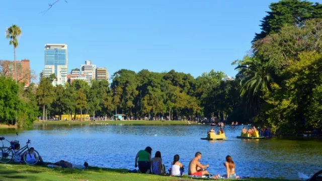 Cuando viajan a Buenos Aires, trabajan en...