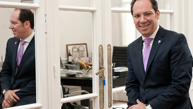 No buscamos gente con experiencia en el sector, pero sí que tenga un socio o alguien encuadrado en las normativas de cada plaza, un corredor o martillero.