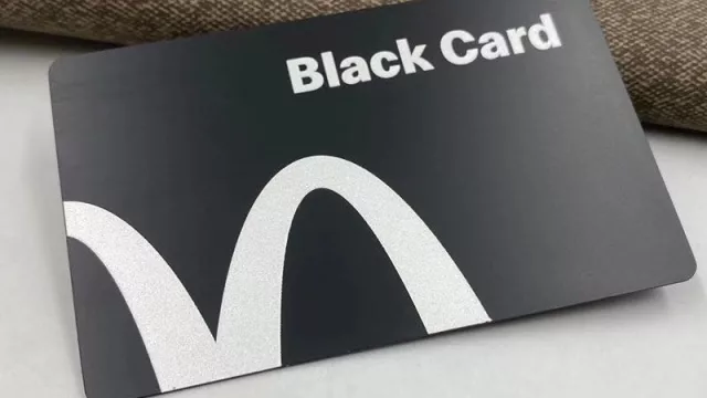 Quién tiene la única Black Card de McDonald’s en Argentina (con los mismos beneficios de la “Gold Card” que tiene Bill Gates y Warren Buffett)