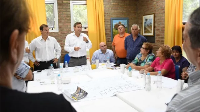 El Intendente se reunió con vecinos y su equipo en el CPC Ruta 20