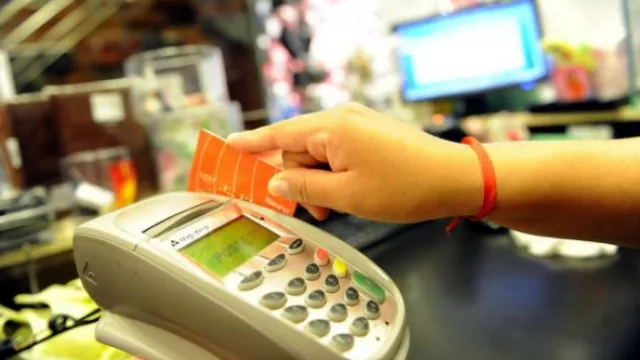 Chau al “sin interés”: desde hoy, comprar en cuotas costaría hasta un 40% más que en efectivo