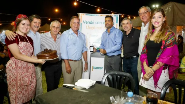 Tillard se dio el gusto de comprarse una torta de chocolate con Red Mob.