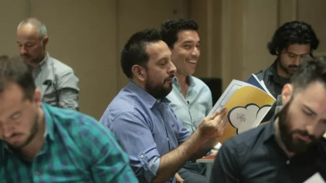 Gaspar Petrini director de operaciones de Mate y Rolando Arias socio y director de Perrochaval felices con la nueva guía.