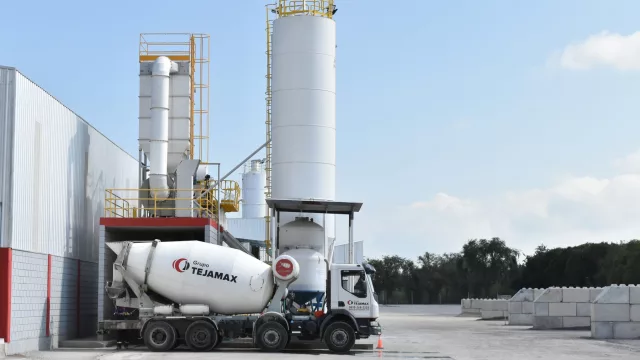 Construcción inteligente: ante altas temperaturas agregan hielo a hormigones