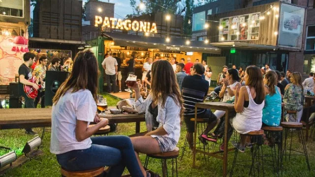 El Jardín Cervecero en la Recta Martinoli tiene capacidad para 150 personas.