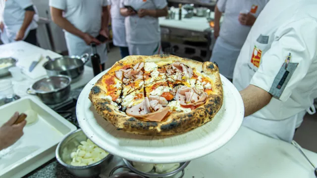 En Argentina hay 6.000 locales que venden pizzas y empanadas (qué hace y a cuántos nuclea la APyCE)