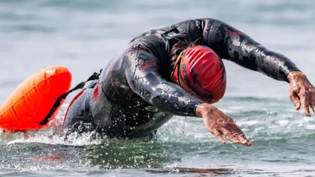 Los mejores nadadores del mundo en Embalse de la mano de Oceanman