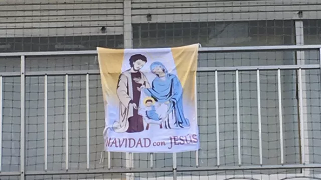 Furor en MVD: la Iglesia Católica se reconvierte de la mano de las balconeras