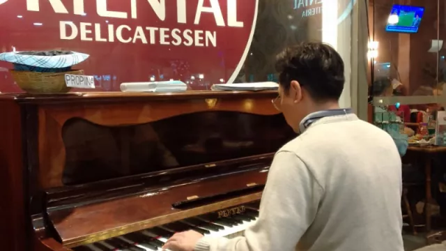 Grupo Oriental rompe el molde y suma una frecuencia de Radio FM (y se viene libro con la historia de Confitería Oriental)