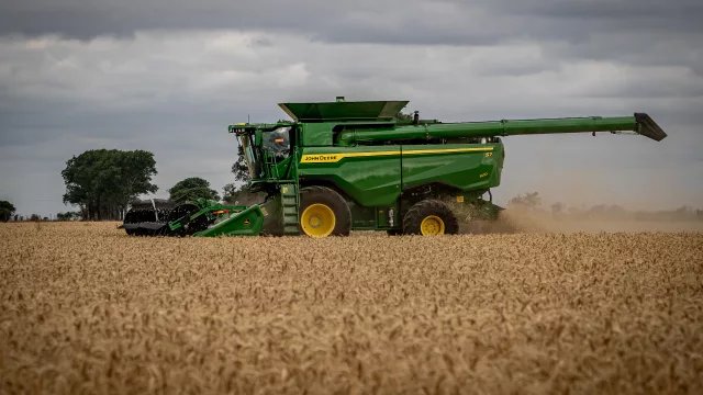 Con tecnología predictiva, John Deere presenta en Expoagro la cosechadora serie S7 (Promete el 20 % más de productividad)
