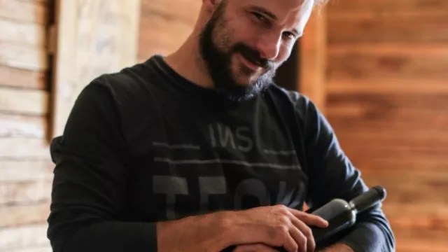 El vino para la Picada al lado de la pileta