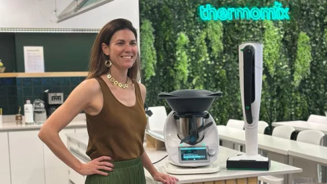 Llega un hermanito de Thermomix pero este no cocina, limpia: qué hace y cuánto cuesta Kobold VK7