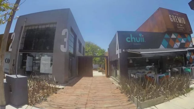 Gremio se construyó en el lugar que ocupaban tres casas sobre la avenida. 